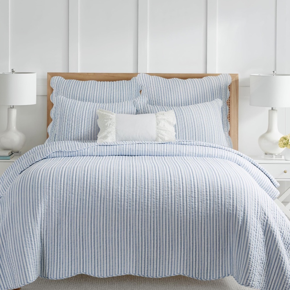๐ PB Style Blue & White Striped Cotton Quilt Coverlet Scalloped Trim Set NWT - Picture 6 of 7